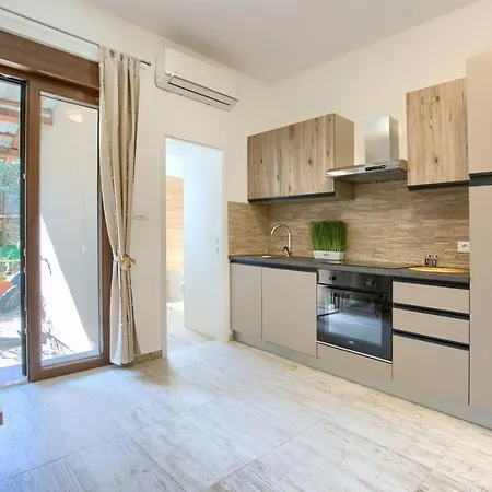 شقة Amphitheater 3+2 Modern With Terrace, Wifi, Netflix *