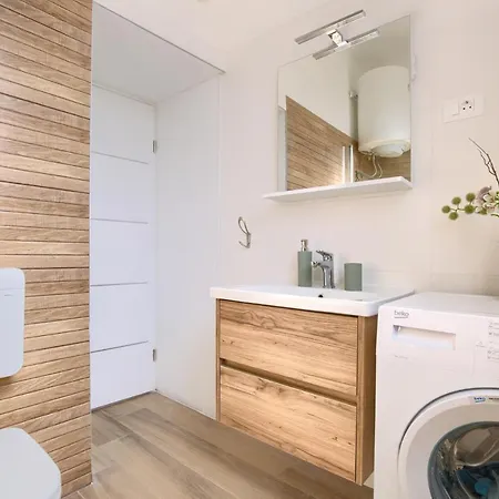 Apartament Amphitheater 3+2 Modern With Terrace, Wifi, Netflix Pula