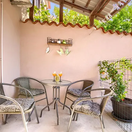 Amphitheater 3+2 Modern With Terrace, Wifi, Netflix * Pula