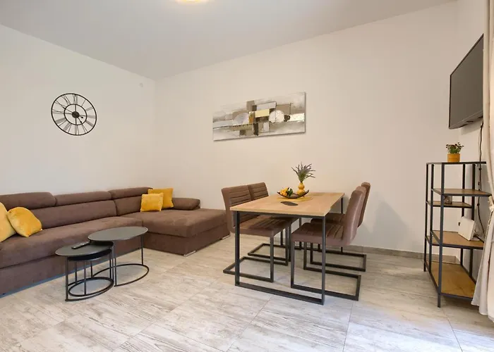 Amphitheater 3+2 Modern With Terrace, Wifi, Netflix * Pula
