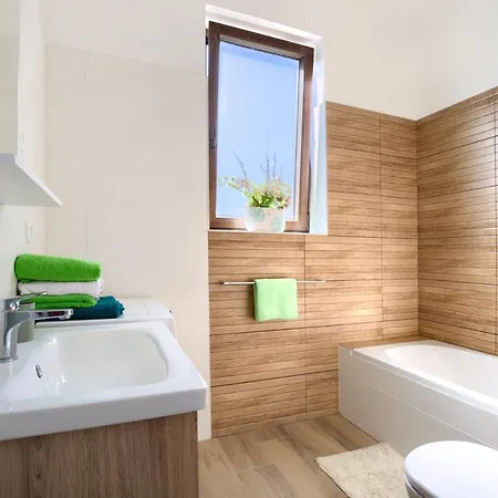 Amphitheater 3+2 Modern With Terrace, Wifi, Netflix