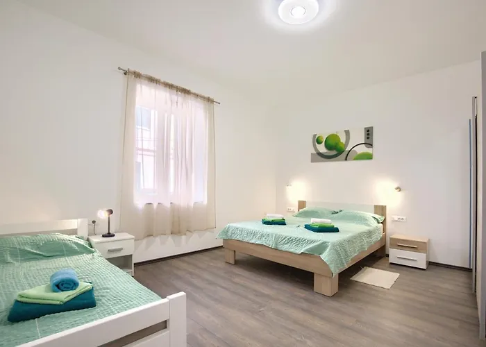 Amphitheater 3+2 Modern With Terrace, Wifi, Netflix * Pula