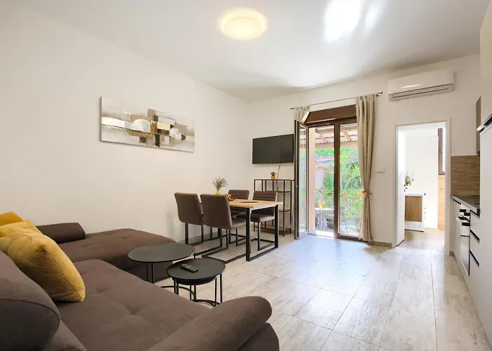 Amphitheater 3+2 Modern With Terrace, Wifi, Netflix *