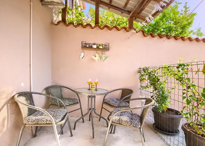 Amphitheater 3+2 Modern With Terrace, Wifi, Netflix * Pula