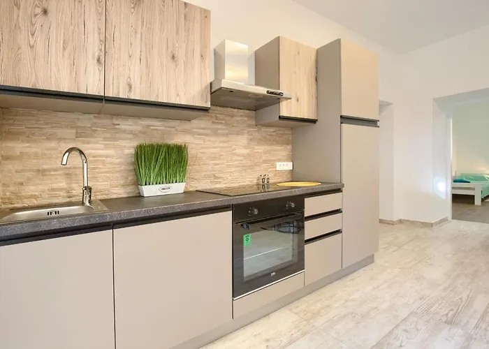 Amphitheater 3+2 Modern With Terrace, Wifi, Netflix プーラ